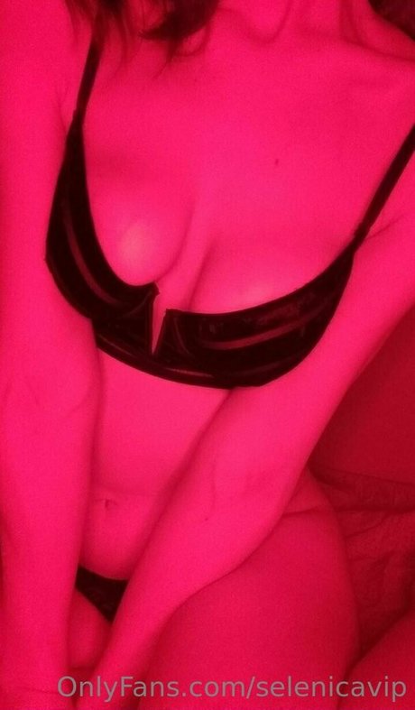 selenicavip star nude gallery