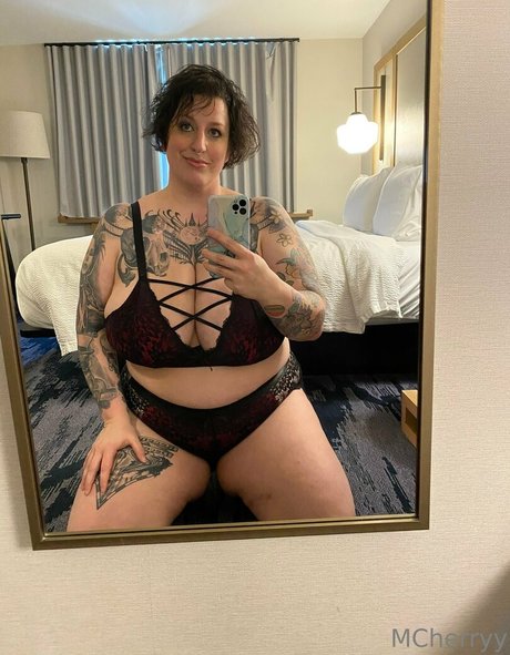 mcherryyy pornstar nude photo
