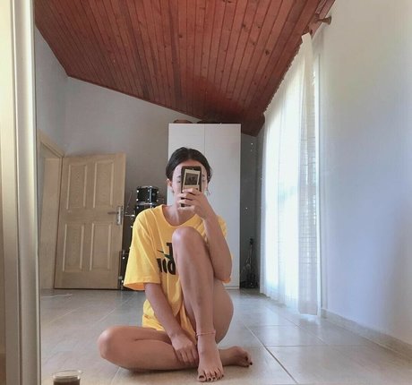 Meltem Koc top model picture