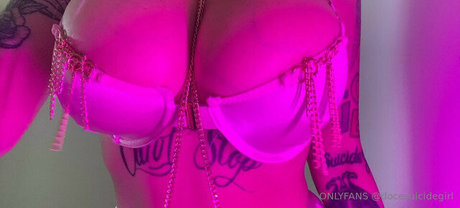 Doce Suicide adult model image