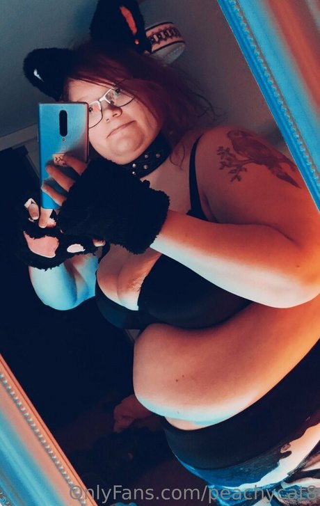 peachycat8 nude star image