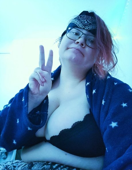 peachycat8 art actress picture