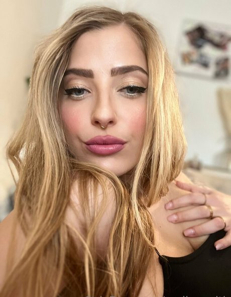 emily smith naked star photos