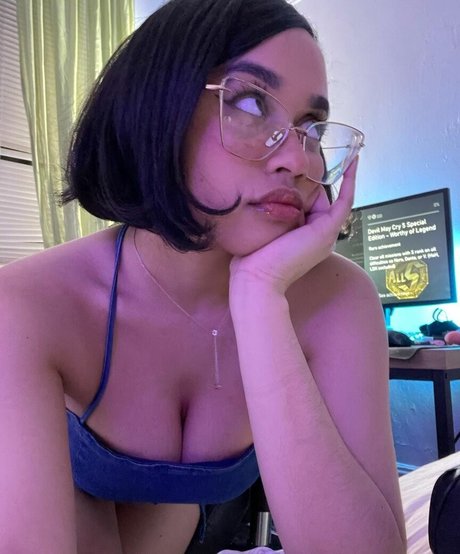 itsqueennovaa model erotic picture