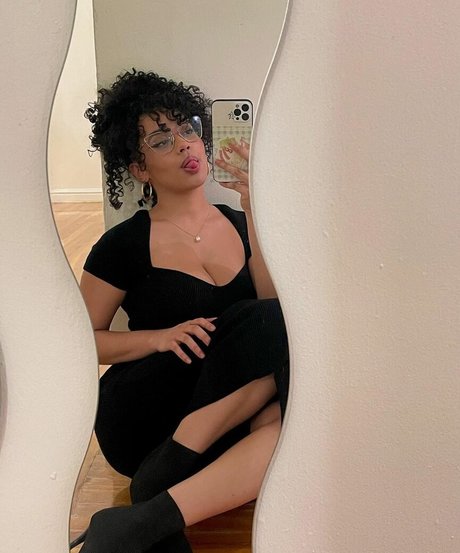 itsqueennovaa xxx star archive