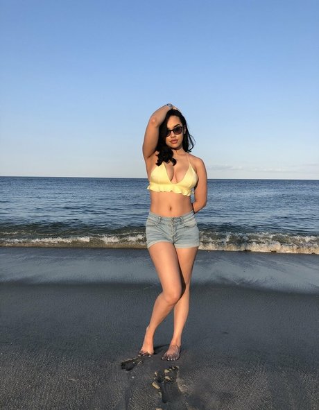 itsqueennovaa star sexy image