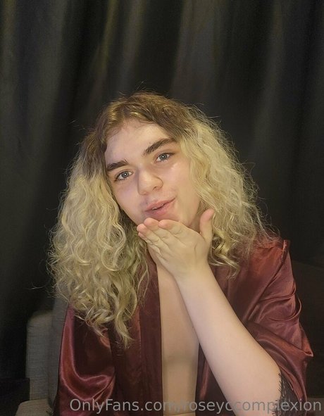 roseyccomplexion top actress photo