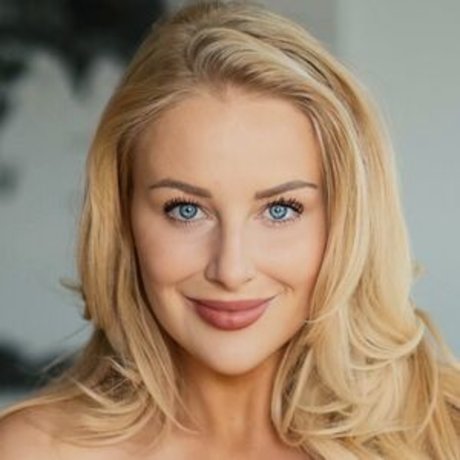 Emily Schweiger pornstar nudes img