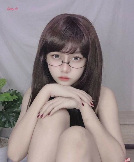 Violet Airis exclusive star photos