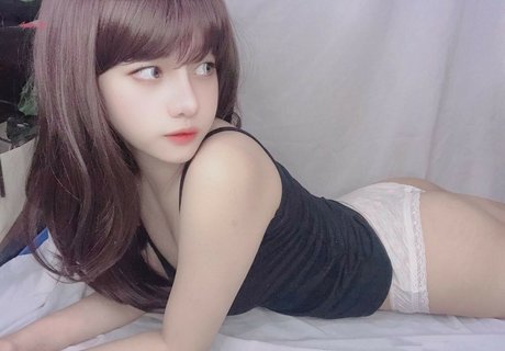 Violet Airis pretty model archive