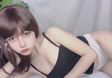 Violet Airis model art gallery