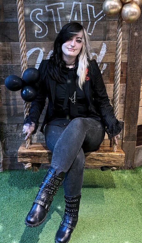 Easygoinggoth star high quality photo