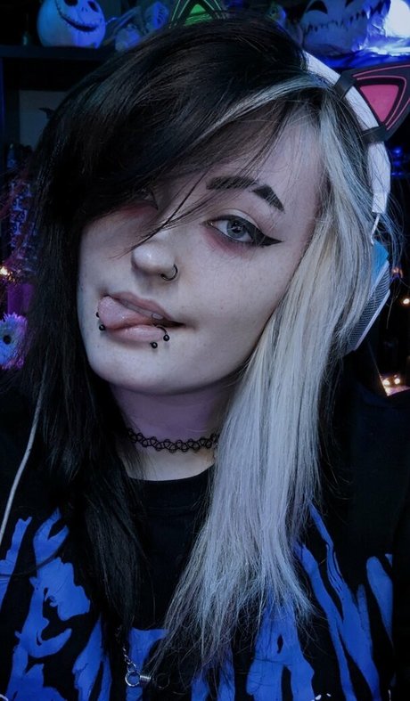 Easygoinggoth pretty pornstar pics
