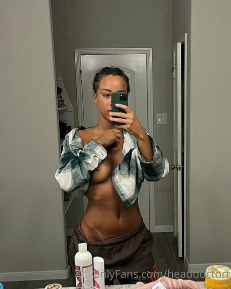 headdoctort model naked image