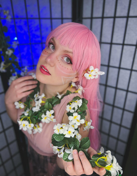 uwugirlaraara sexy pornstar pics