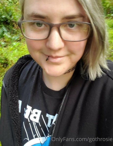 gothrosie pornstar pretty images