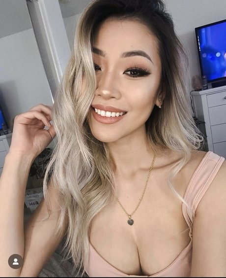 jenbaited naked actress pic