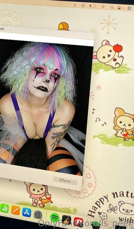 ls peek naked actress pictures