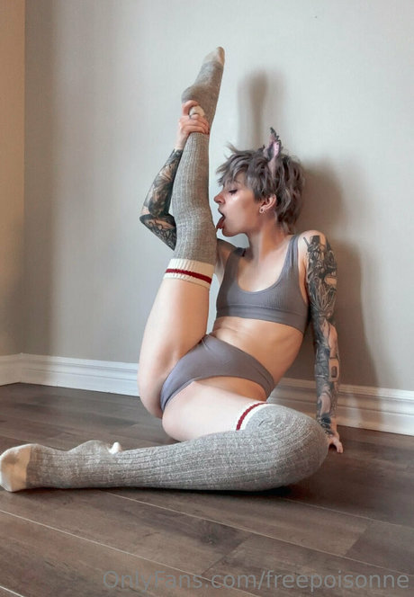 freepoisonne nude actress gallery