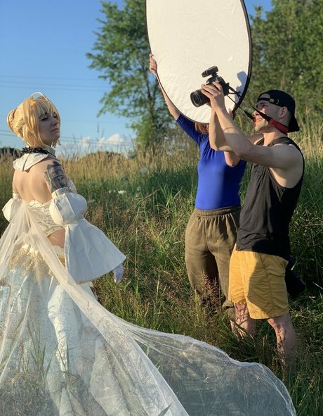 freepoisonne sex model photos