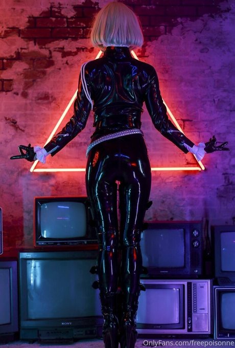 freepoisonne star xxx pic