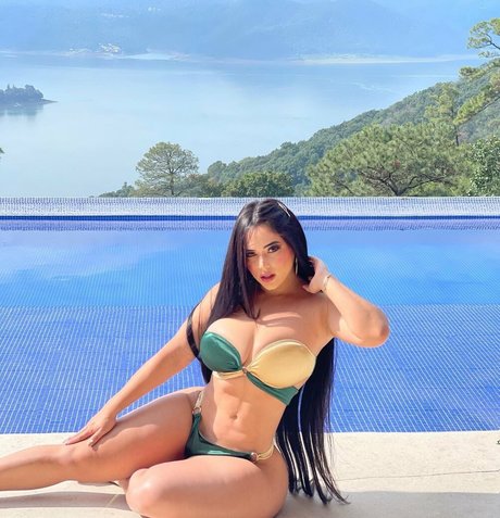 Ashley Carolina star top pictures