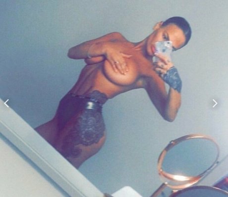 Chantelle Connelly beautiful actress photo