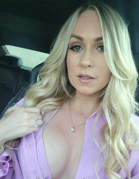 sierraspunkfree naked pornstar picture