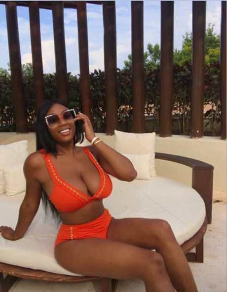 Vivi Panamera sexy actress pic