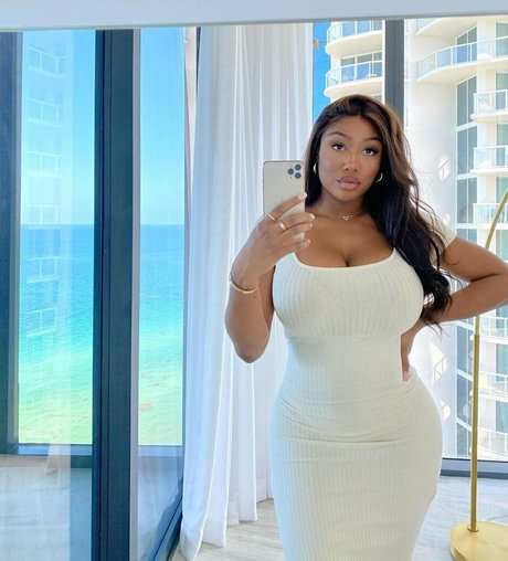 Vivi Panamera porn star img