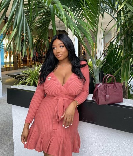 Vivi Panamera model nudes pictures