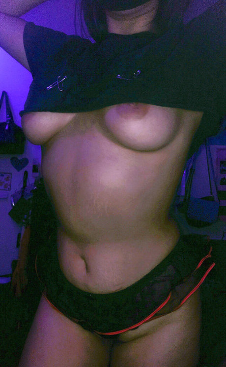 poutyprxncxss420 model hot img