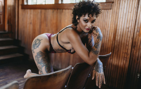 iitsleahtho naked actress image