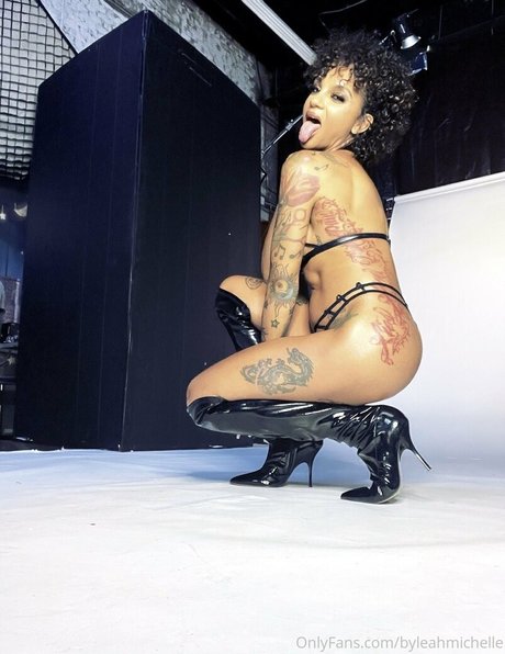 iitsleahtho erotic pornstar photos