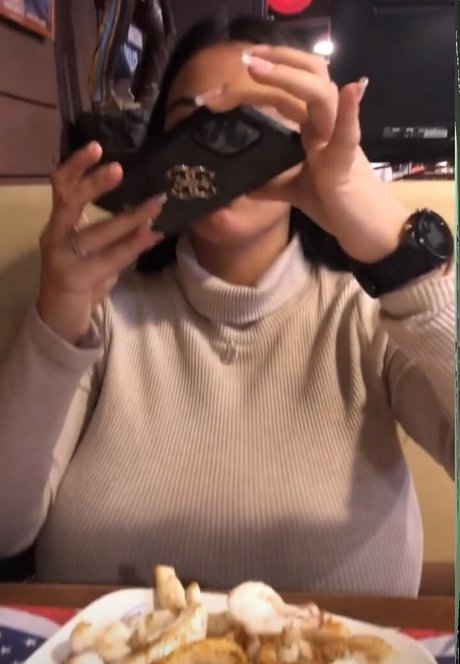 Anneris18 model top image