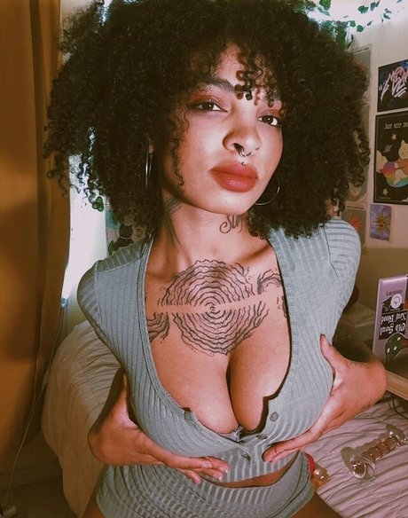 Molive pornstar naked photos