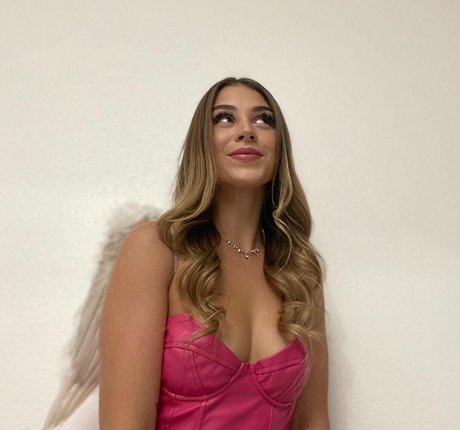 Emmily Mello star adult pic