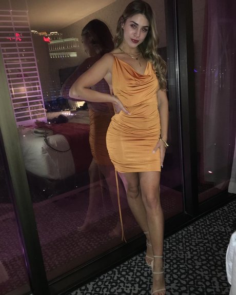 Emmily Mello sexy actress pics