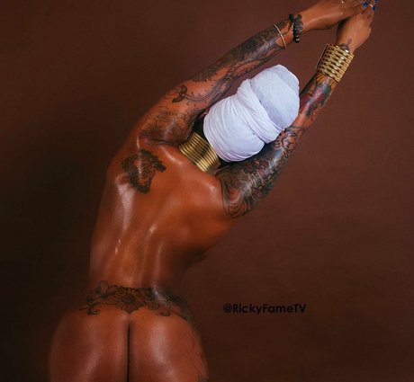 ItsJustRocky porn model gallery