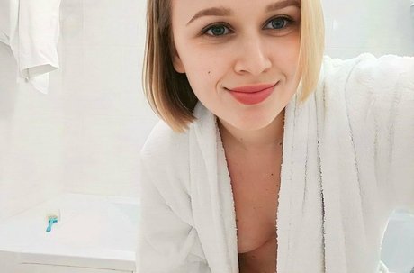 loyrifree exclusive model pics