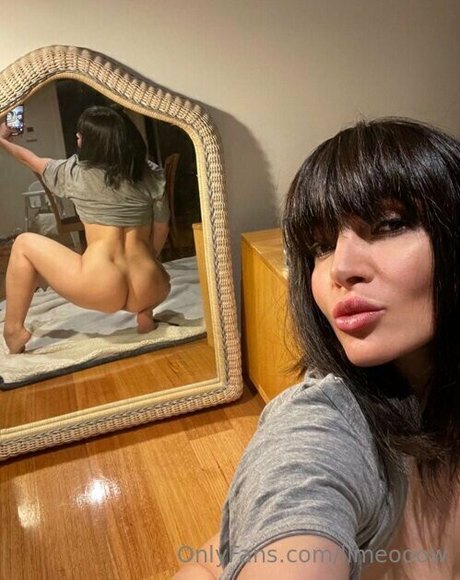 limeooow model naked galleries