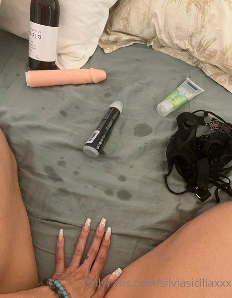 busty brunette onlyfans sexy img