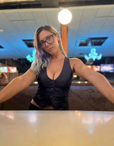 Christie Skylar profile pic