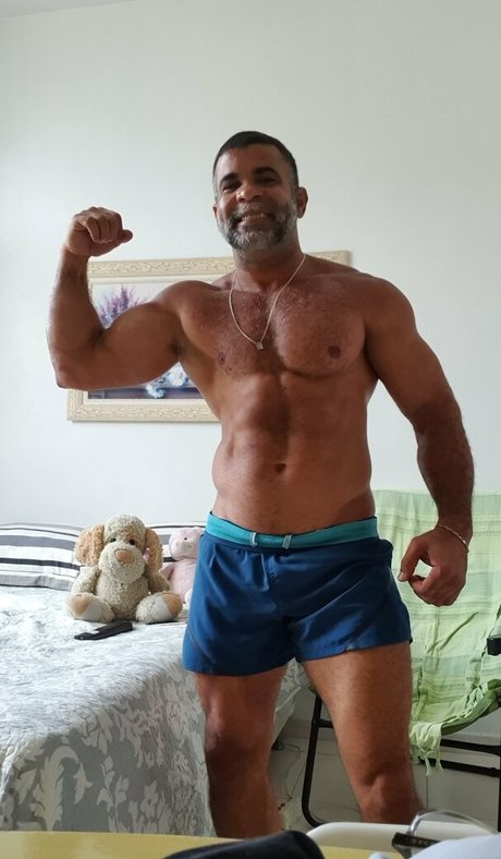 jorginhokarioka21 model naked photo