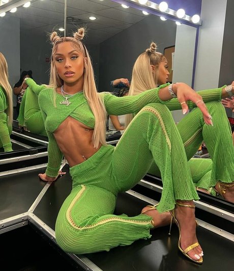 Jilly Anais star exclusive photo