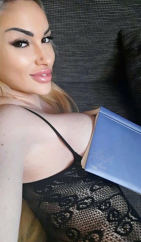 hottanuysha pornstar erotic picture