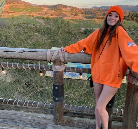 A Bit Rebecca star top img