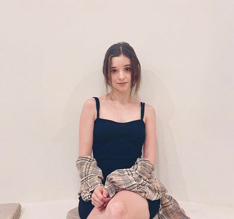 A Bit Rebecca model nudes pictures