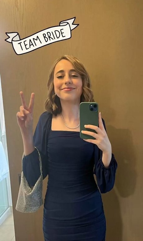 Atwentysomethingloser model beautiful img