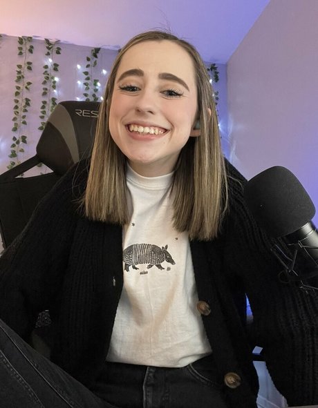 Atwentysomethingloser star adult picture